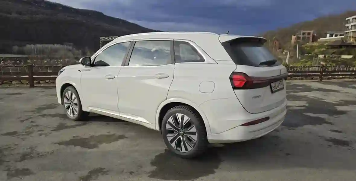 Новость EVOLUTE (На что способен самый доступный полноприводный гибрид. Наш тест-драйв EVOLUTE i‑SPACE 4×4)